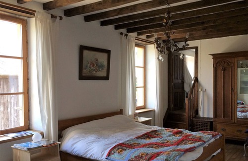 Ceauce House | Spacious, comfortable farmhouse in a quiet location, sleeps 20, large garden.