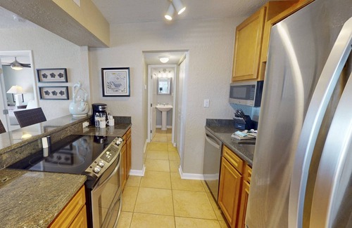 Pass-a-Grille Historic District Condo | Spacious corner unit on Pass-A-Grille Beach. Heated pool. Enjoy the best the area has to offer.