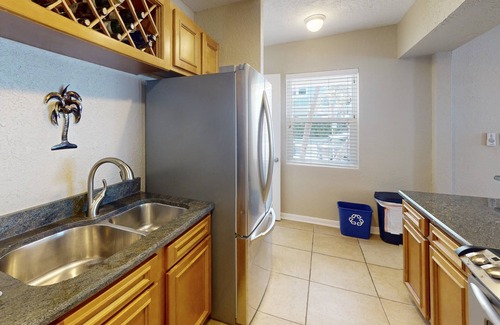 Pass-a-Grille Historic District Condo | Spacious corner unit on Pass-A-Grille Beach. Heated pool. Enjoy the best the area has to offer.