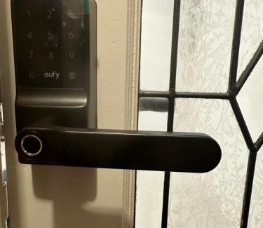 Hinchinbrook House | Spacious, cosy and affordable room if no one book in the other 2 room you will stay by yourself in the whole house