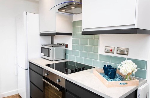 Sunderland House | Spacious Cottage Nr Hospital *Free Parking WIFI*