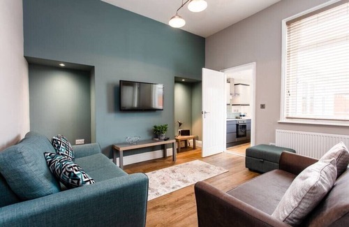 Sunderland House | Spacious Cottage Nr Hospital *Free Parking WIFI*