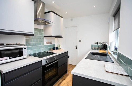 Sunderland House | Spacious Cottage Nr Hospital *Free Parking WIFI*