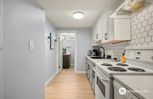 Southeast Calgary Condo | Spacious Cozy Couples Getaway » Queen Bed » Secure