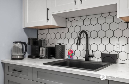 Southeast Calgary Condo | Spacious Cozy Couples Getaway » Queen Bed » Secure