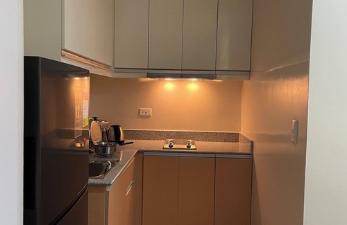 Iloilo Condo | Spacious, cozy, executive studio with balcony in amazing Iloilo City!