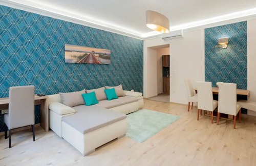Erzsebetvaros Apartment | Spacious cozy flat at City Park