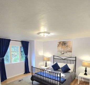 Upper Lonsdale House | Spacious & Cozy House Near Lonsdale, Peaceful North Vancouver Stay