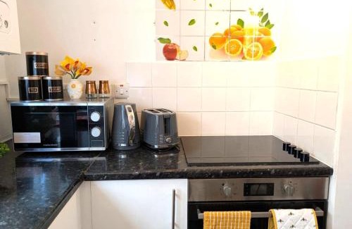 West Hendon Apartment | Spacious & Cozy Studio - mins from Central London and Wembley