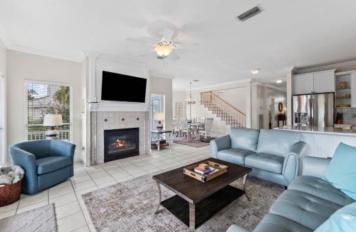 Clipper Cove House | Spacious Crystal Beach Home w/2 Master King Suites, Pool Access, Walk to Beach, Pet Friendly!