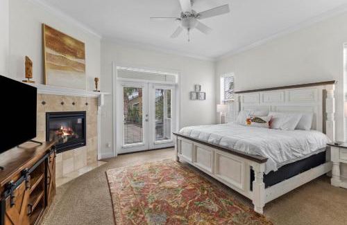 Clipper Cove House | Spacious Crystal Beach Home w/2 Master King Suites, Pool Access, Walk to Beach, Pet Friendly!