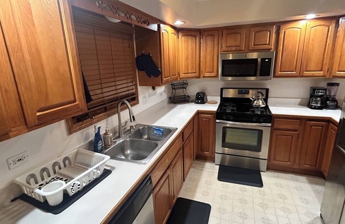 Glen Ellyn House | Spacious Deck & Balcony, Game Area, Garagenn