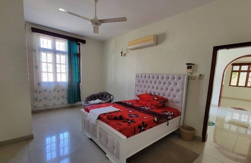 Mbezi Beach House | Spacious delight 8 bedrooms villa with swimming pool and fast wi-if