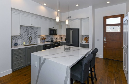 Downtown Napa Condo | Spacious Downtown Getaway - brand new perfectly located home steps to everything