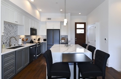 Downtown Napa Condo | Spacious Downtown Getaway - brand new perfectly located home steps to everything