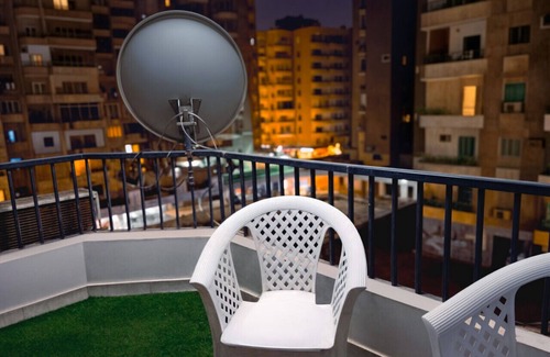 Nasr City House | Spacious 3BR Near Airport + City Stars + Pyramids| Sleeps 10