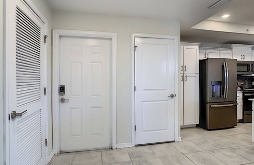 Kissimmee Apartment | Spacious End-Unit Condo | Modern Open Floor Plan w/Elegant Décor & Full Comfort | Minutes to Disney