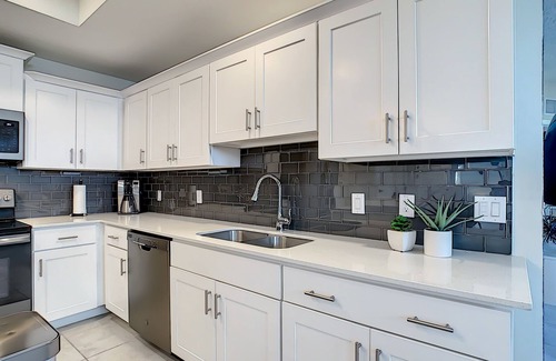 Kissimmee Apartment | Spacious End-Unit Condo | Modern Open Floor Plan w/Elegant Décor & Full Comfort | Minutes to Disney