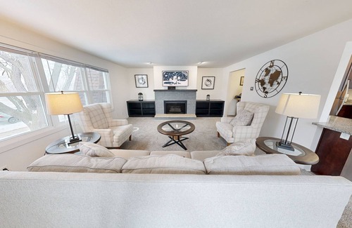 De Pere Apartment | Spacious Executive Serviced Apartment