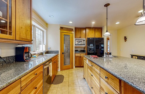 Black Butte Ranch House | Spacious family home with wraparound deck, gas grill, and resort amenities