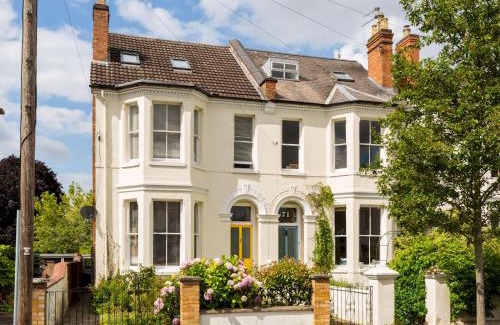 Leamington Spa House | Spacious Family 3Bed on Leam Terrace with Parking Pass the Keys