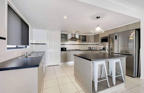 Banksia Beach House | Spacious Family & Pet-friendly Home on the Water