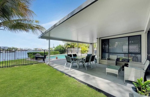 Banksia Beach House | Spacious Family & Pet-friendly Home on the Water