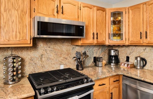 Divide Cabin | Spacious Family Cabin at Cedar Mountain w/HOT TUB