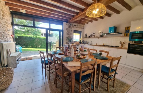 Virigneux Cottage | Spacious family cottage with pets allowed and view of Lyonnais Mountains