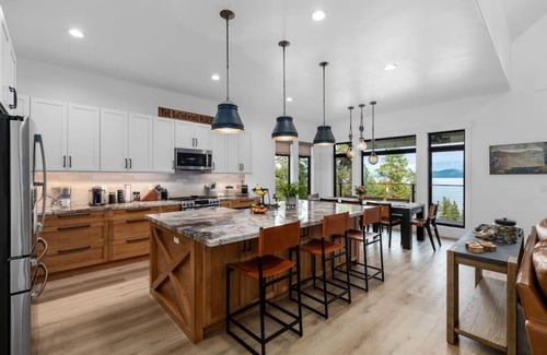 Lakeside House | Spacious Family Friendly Home w/Views of Flathead