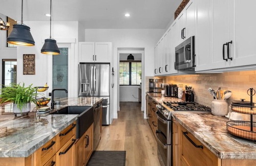 Lakeside House | Spacious Family Friendly Home w/Views of Flathead