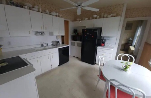 Gloversville House | Spacious Family Home