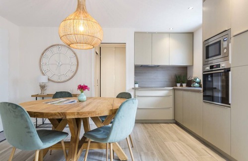 Portbail Cottage | Spacious family home in Portbail, pets allowed