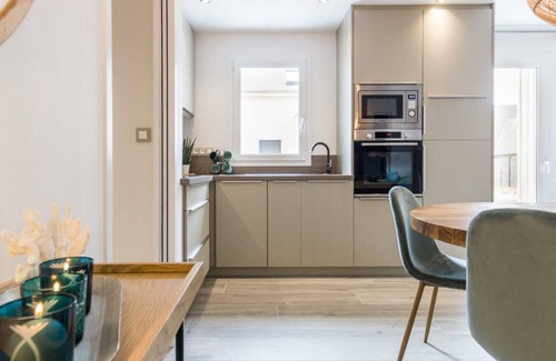 Portbail Cottage | Spacious family home in Portbail, pets allowed