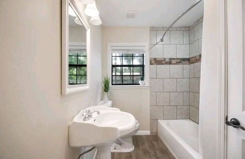 Dickinson House | Spacious Family Home