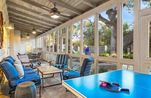 Fredericksburg House | Spacious Family Retreat - Private Pool - Ping Pong