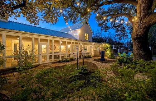 Fredericksburg House | Spacious Family Retreat - Private Pool - Ping Pong