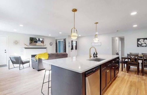 Southeast House | Spacious Family Retreat in Denver