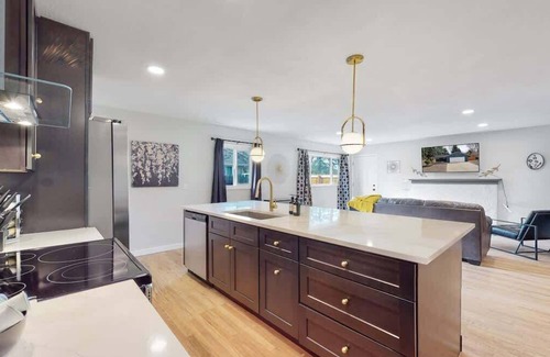 Southeast House | Spacious Family Retreat in Denver