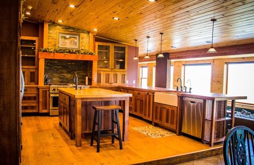 Ralston House | Spacious Family Retreat with Stunning River Views – Just 15 Minutes from Cody!