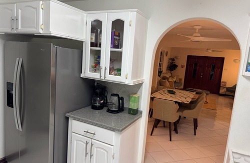 Fitts Village Apartment | Spacious Fitts Village apartment | Ocean views | 6 mins walk to beach