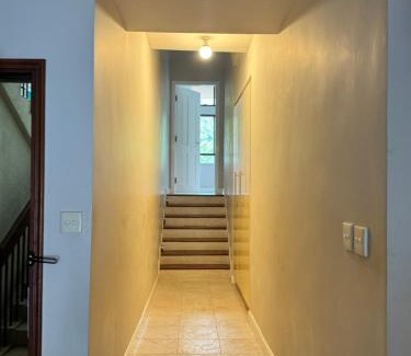 Islands District Apartment | Spacious flat in Discovery bay!