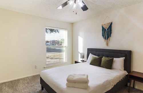 Midland Apartment | Spacious Flat in the Heart of Midland