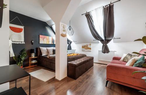 Smichov Apartment | Spacious flat & parking possibility, 3 stops to Wenceslav square