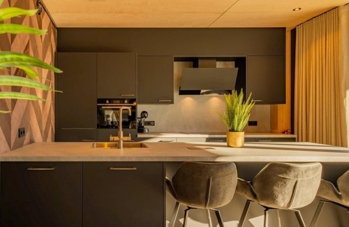 Maasbree House | Spacious forest villa with 4 bedrooms, 3 bathrooms and covered terrace – ideal for group getaways in peaceful, natural surroundings.