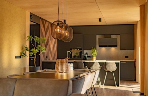 Maasbree House | Spacious forest villa with 4 bedrooms, 3 bathrooms and covered terrace – ideal for group getaways in peaceful, natural surroundings.