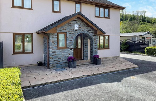 Cenarth Cottage | Spacious four bedroom traditional cottage, perfect for a relaxing break away.