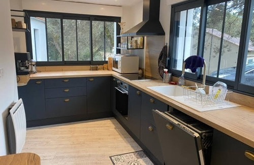 Domino House | Spacious New Villa for 8 with Terrace, 800m from Beach