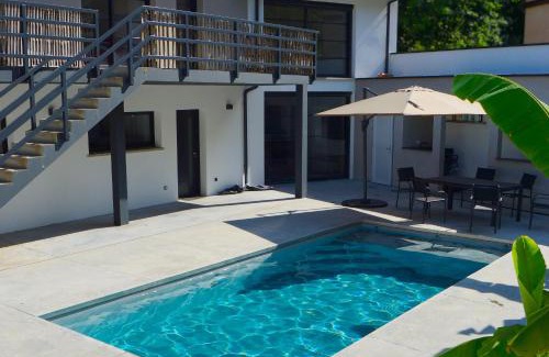 Saint-Martin-de-Seignanx Villa | Spacious Luxury Modern Villa with Pool, Beaches and Garden