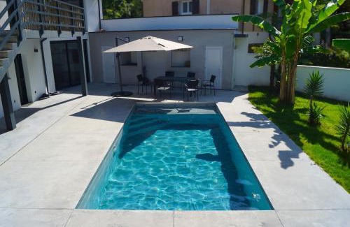 Saint-Martin-de-Seignanx Villa | Spacious Luxury Modern Villa with Pool, Beaches and Garden